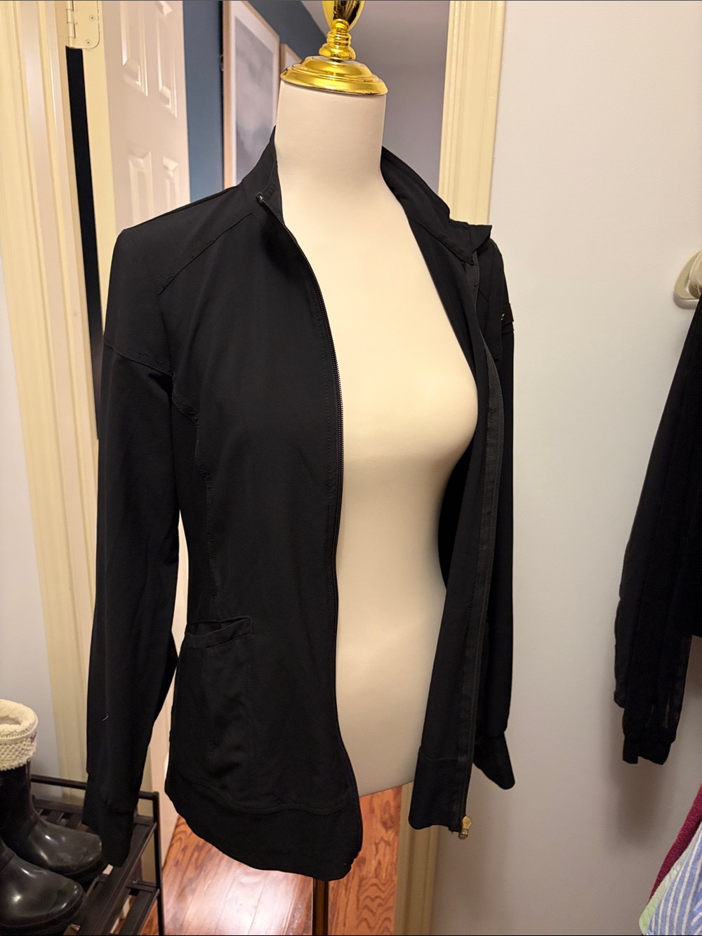 Cherokee ‘iflex’ Women’s Zip-Up Scrub Jacket in Black XS (Used, good condition) - Picture 4 of 6